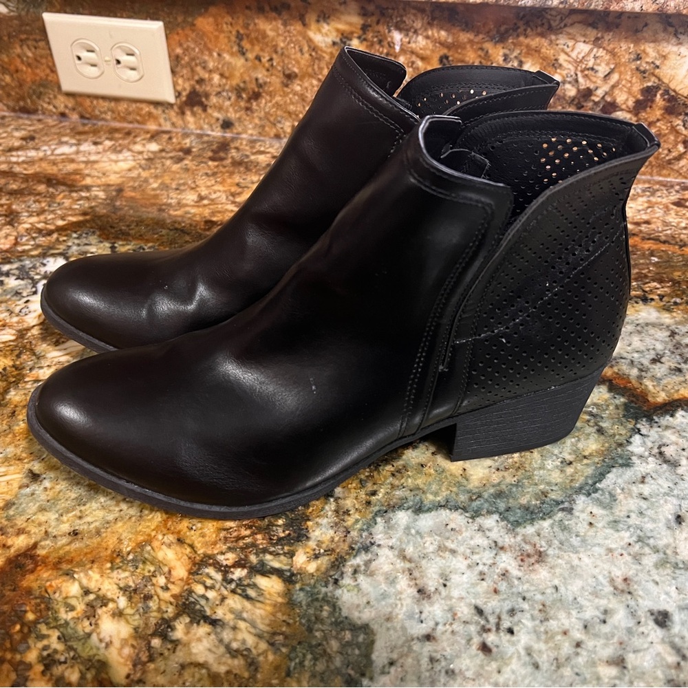 Women’s Madden Girl 9.5 M Black Short Boots. Worn once. No visible ware